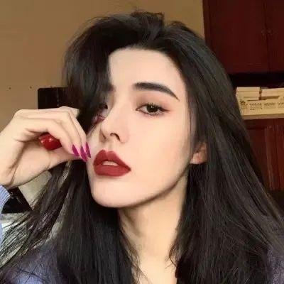 蒙娜丽莎与血月亮